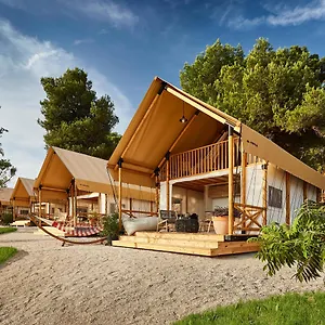 Semesterpark Arena One 99 Glamping, Pomer