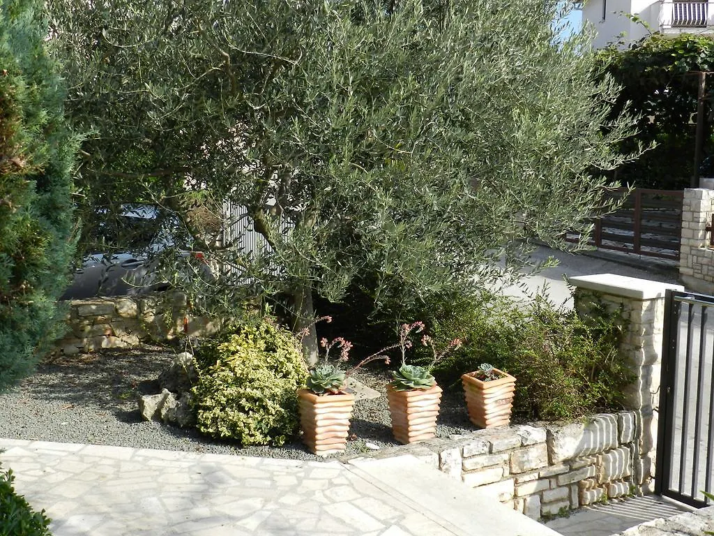 Apartments Lodra Pula