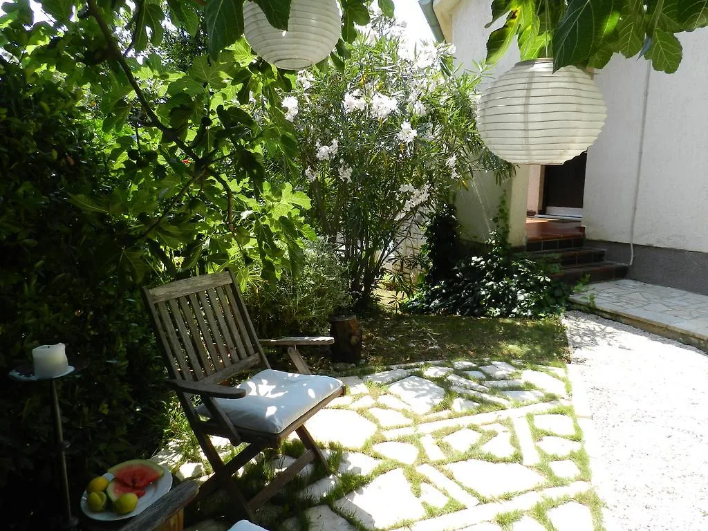 Apartments Lodra Pula 0*,  Croatia