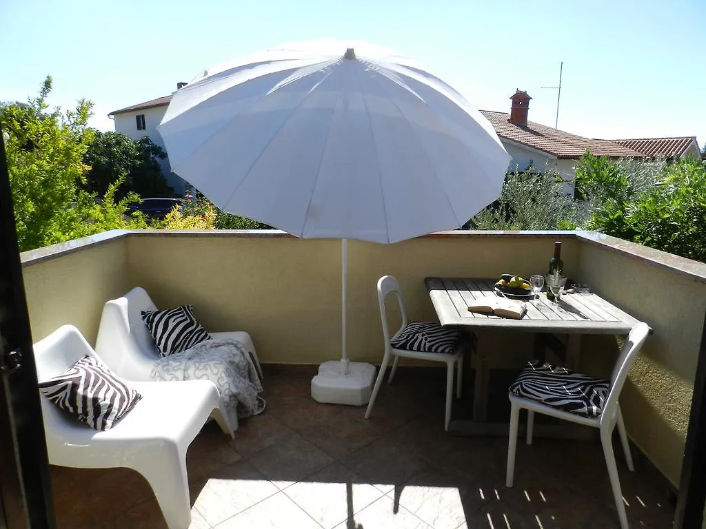 Apartments Lodra Pula 0*,