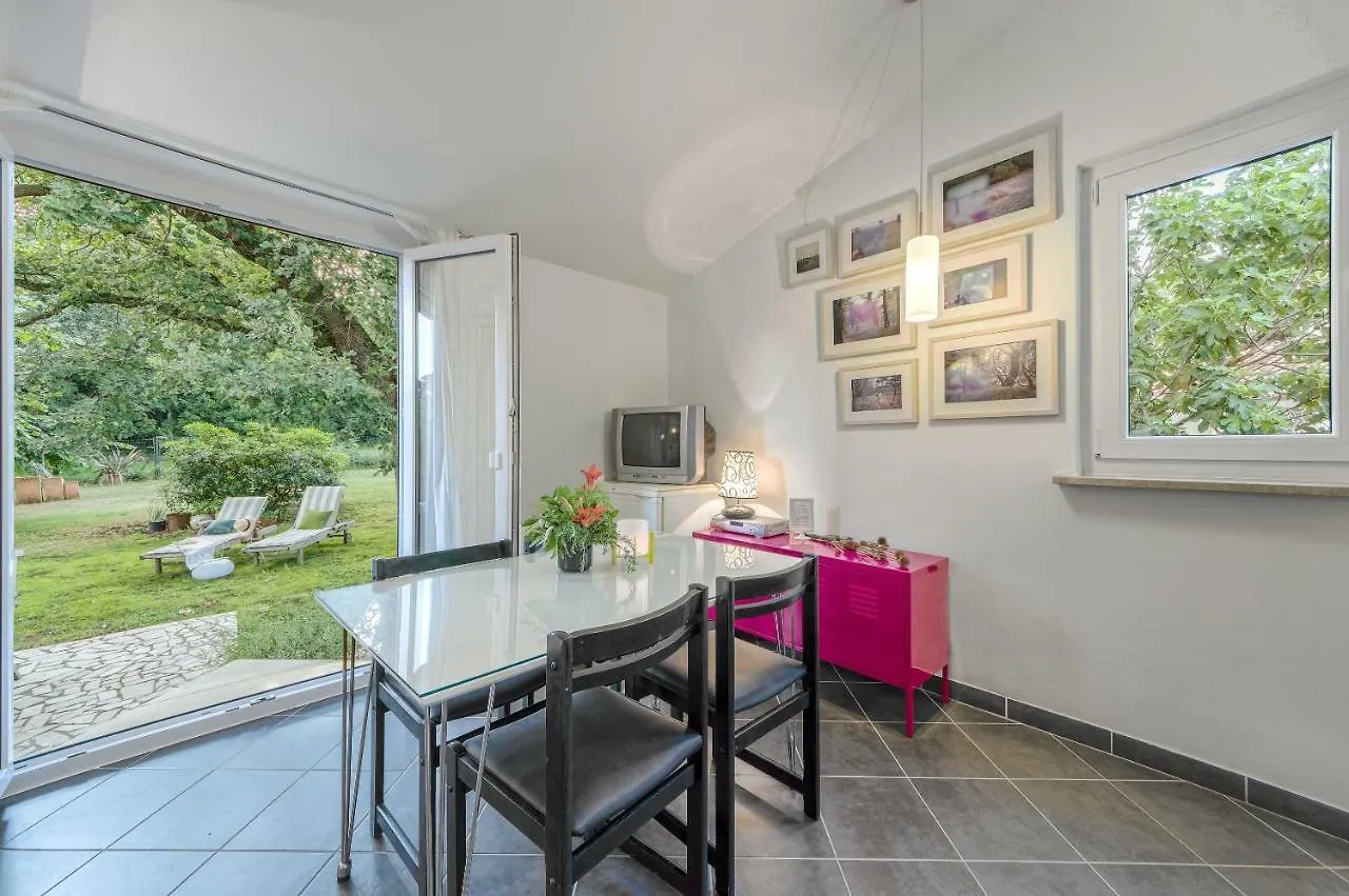 Apartments Lodra Pula