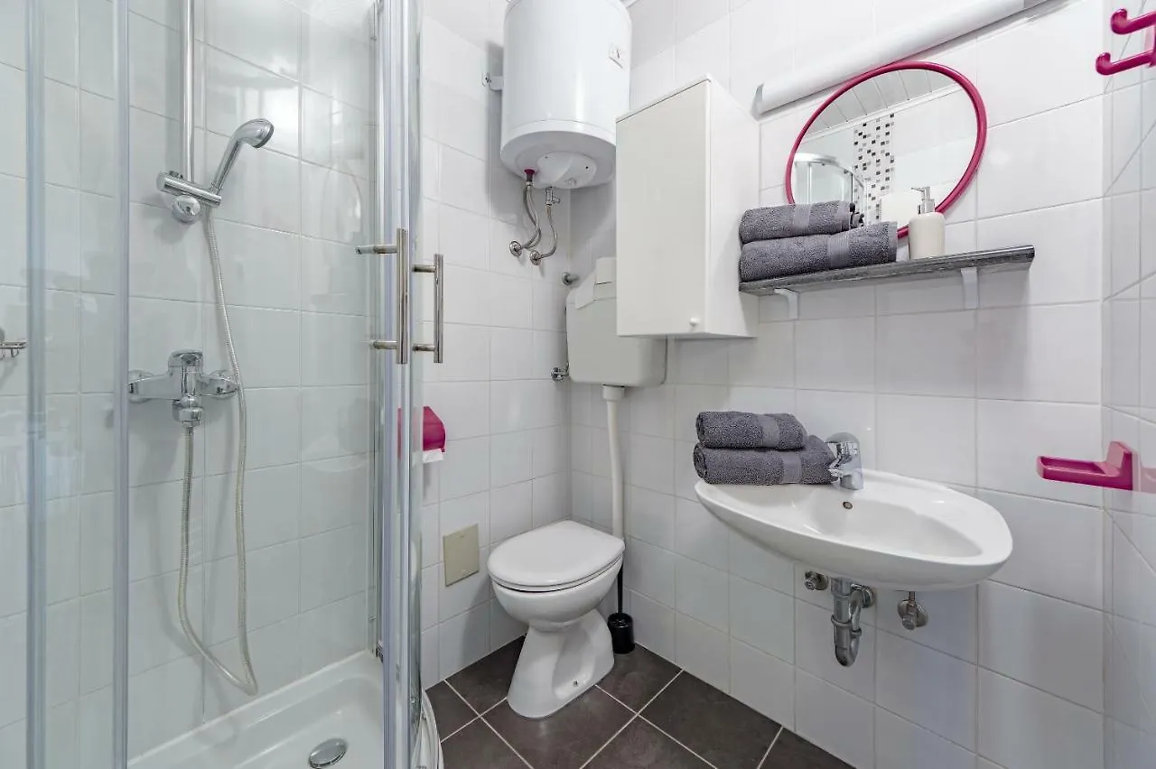Apartments Lodra Pula