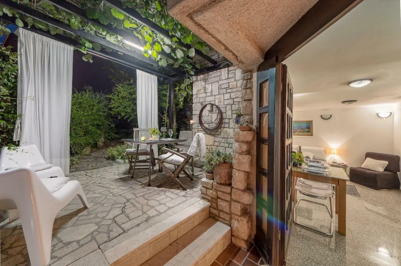 Apartments Lodra Pula