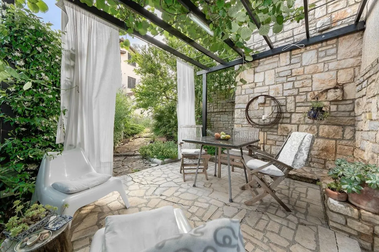 Apartments Lodra Pula