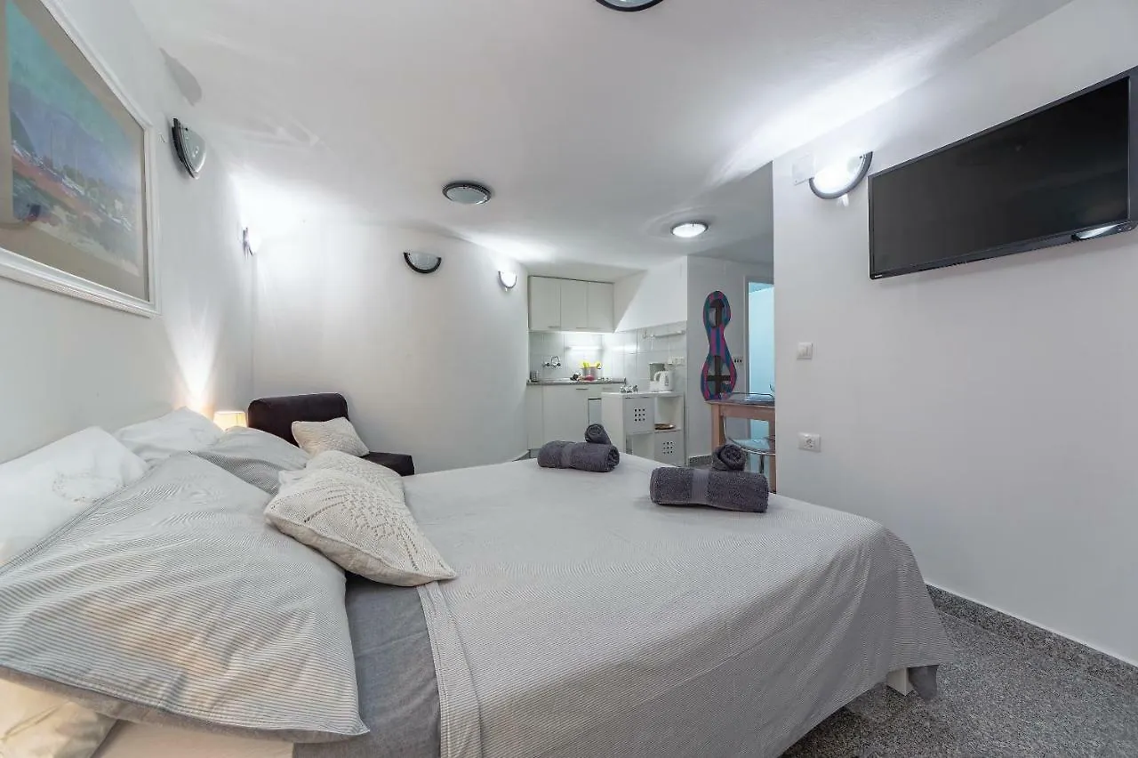 Apartments Lodra Pula